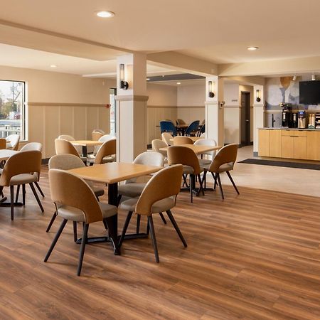 Stonecroft Inn Уиндзор Екстериор снимка